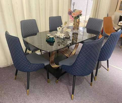 Table à manger 6 chaises effet marbre image 6