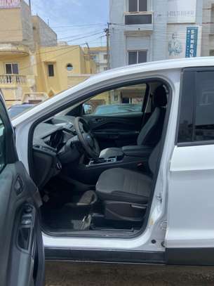 Ford SUV compact blanc maniable et confortable image 3