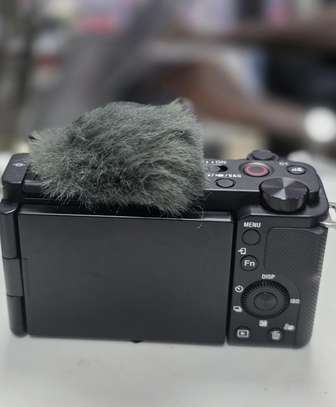ZV-E10 + 16-50mm image 9