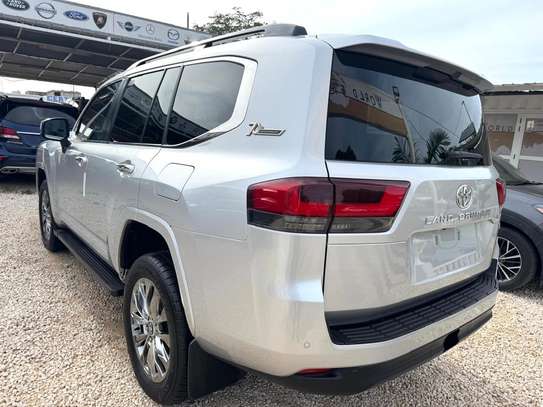 Toyota land cruiser VX image 3