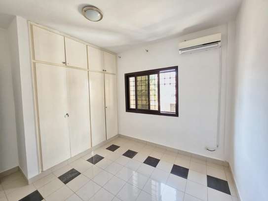 APPARTEMENT F4 SEMI MEUBLE  A LOUER A NGOR EN FACE DU STADE image 4