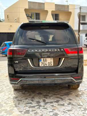 Toyota land cruiser V8 image 3