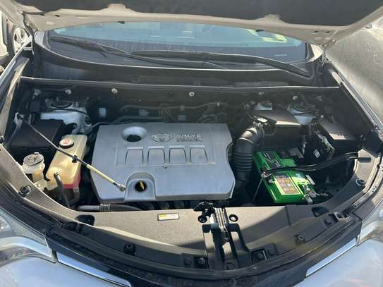 Toyota RAV4 image 4