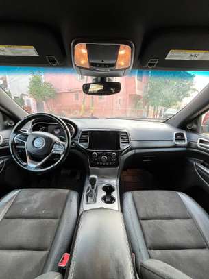 Jeep Grand Cherokee image 8