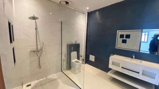 Villa R+1 à louer Almadies image 9