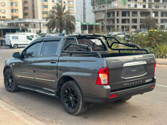 SsangYong Korando 4x4 Gris SUV robuste et confortable image 4