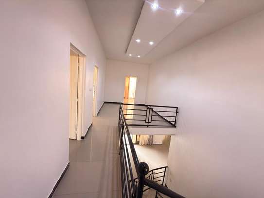 Villa avec piscine et 4 chambres à Saly Joseph image 9
