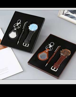 Accessoires :bijoux et montres avec boîtes disponibles image 7