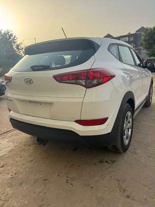 HYUNDAI TUCSON 2018 image 8