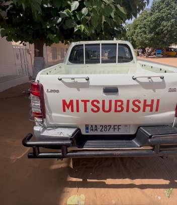 Pick up Mitsubishi L200 image 5