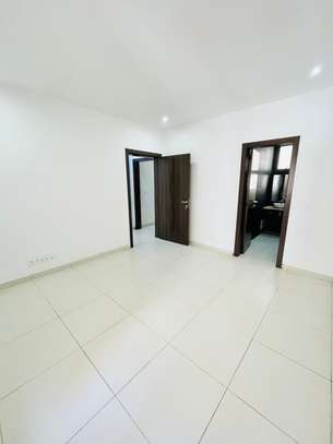 Appartement F4 avec Balcon à Louer à la Cité Keur Gorgui image 11