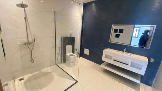 Villa R+1 à louer Almadies image 8
