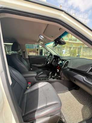 SSANGYONG TIVOLI 2017 image 9