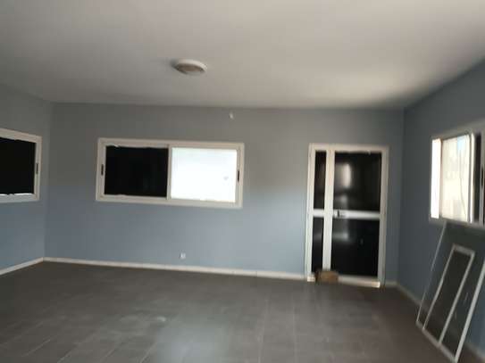Immeuble R+2 de bureau  F47 aux Almadies image 13