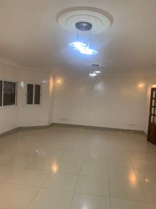 Location appartement F4 Sacré Cœur 1 image 2