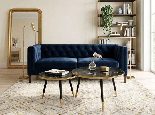 Table basse marbre blanc et bois doré design élégant image 12