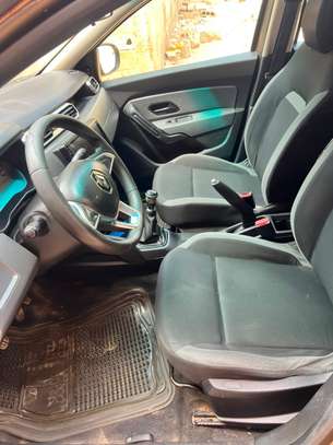 Renault Duster SUV 4x4 image 7