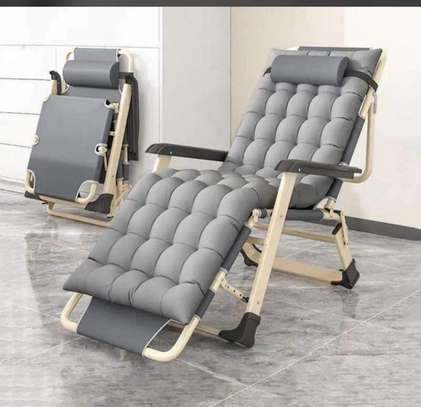 Chaise longue relax pliable gris avec repose-pieds image 2