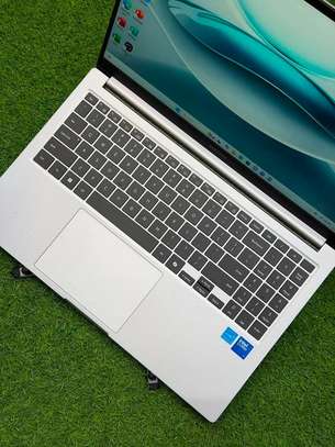 SAMSUNG GALAXY BOOK4 image 3