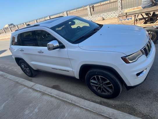 Jeep Grand Cherokee Limited image 10