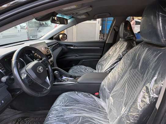 Toyota Camry 2021 faible kilométrage image 10