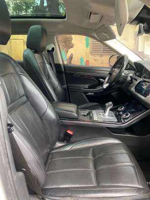 Range Rover Evoque 2020 image 13