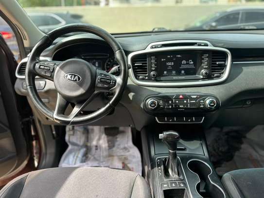 Kia Sorento image 9