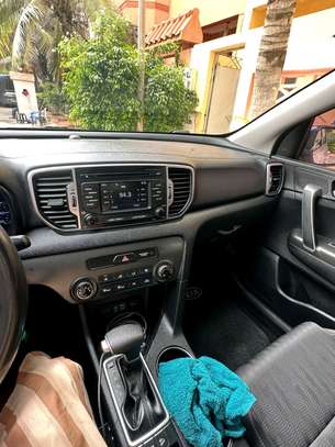 Kia Sportage blanc SUV spacieux et fiable image 2