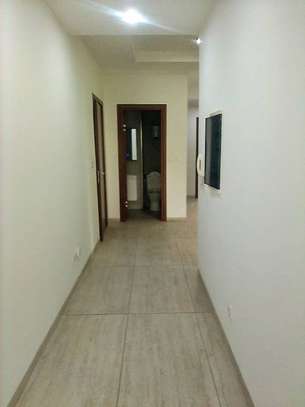 Appartement F4 non meublé Point E parking, ascenseur image 12