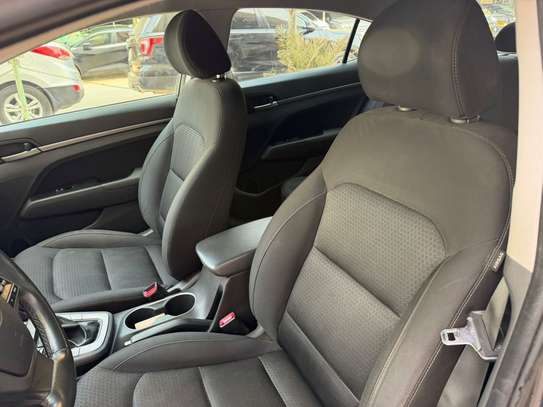 Hyundai Elantra 2017 image 6