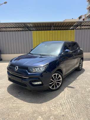 SsangYong Tivoli compacte 5 portes bleu foncé image 1