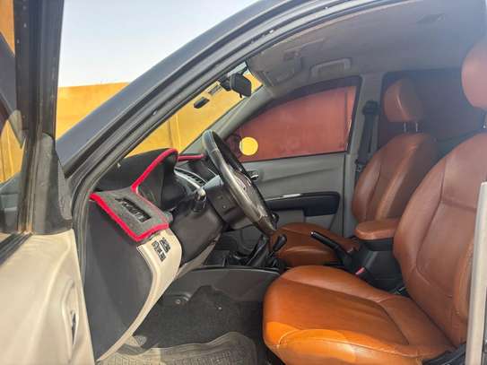 Mitsubishi l200 image 4