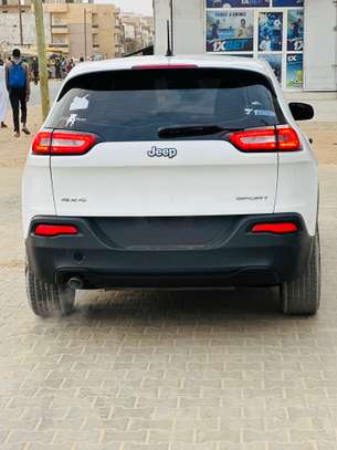 Jeep Cherokee image 3
