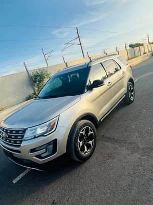 Ford Explorer image 8