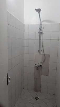 A loué un apartuman  1etage non loin de la brioche Dorée image 4