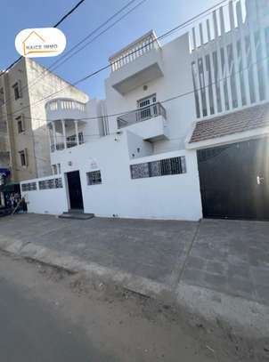 A louer sur la VDN Une Grande villa R+2 image 1