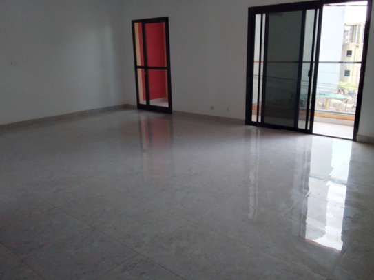 Appartement de 3 chambres salon à louer au virage image 2