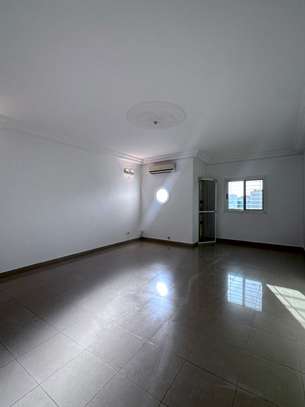 Appartement f3 à louer aux Almadies image 7