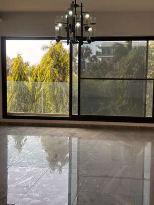 APPARTEMENT LUXUEUR image 2