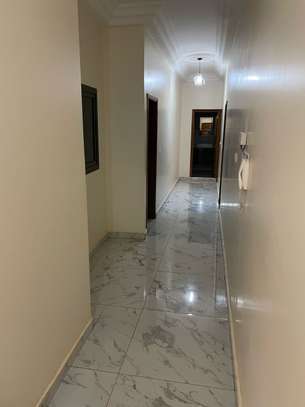 Moderne et chic 2 chambres salon image 2