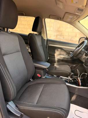 Mitsubishi OUTLANDER 7place Année 2018 image 8