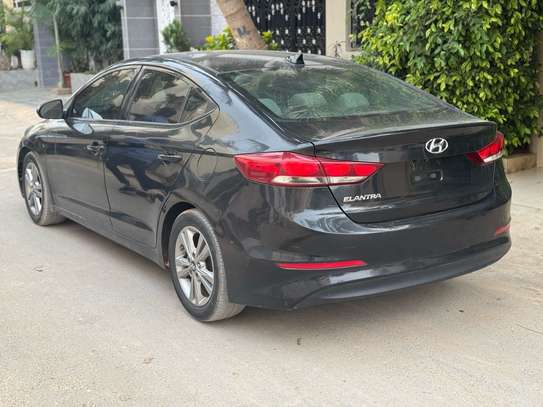 Hyundai Elantra image 8