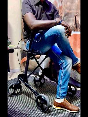 Déambulateur chaise 4 Roues - Rollator image 3