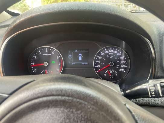 KIA SPORTAGE image 4