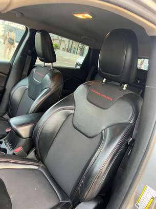 Jeep Cherokee Trail hawk image 12