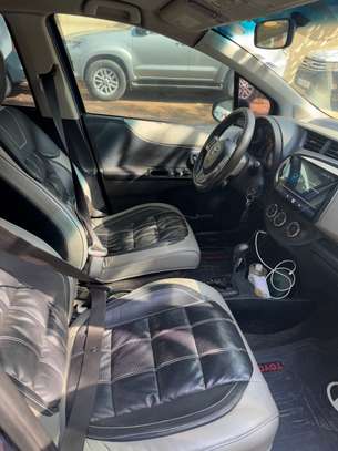 Toyota yaris image 2