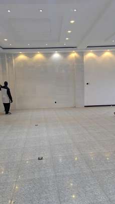 A loué un grand show toum de700m2 image 12