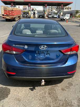Je vend ma Hyundai Elantra 2016 Manuel essence image 10