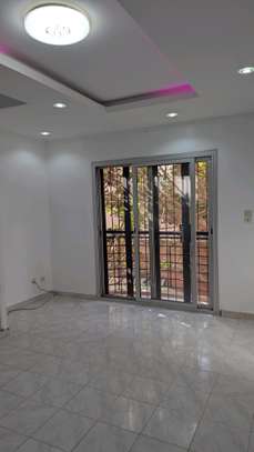 A loué un apartuman  1etage non loin de la brioche Dorée image 5