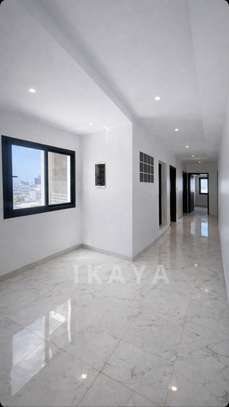F4 haut standing – 170 m² – Résidence premium aux Almadies image 2
